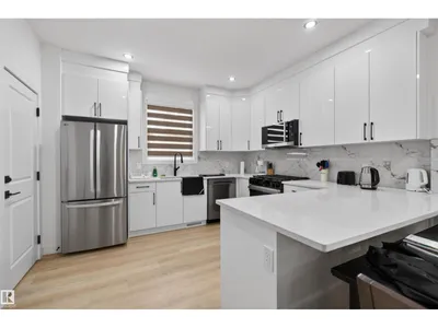 10915 159 ST NW photo 8