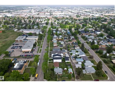10915 159 ST NW photo 37