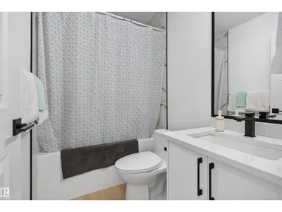 10915 159 ST NW photo 31