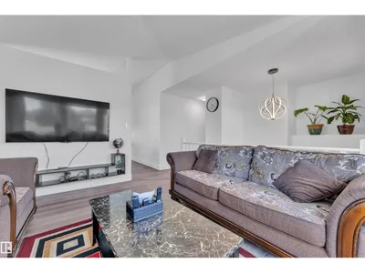 916 JORDAN CR NW photo 9