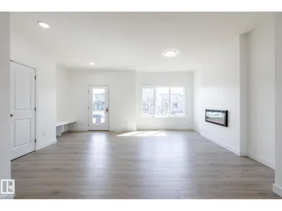 608 Ashgrove CI photo 12