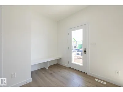 608 Ashgrove CI photo 10
