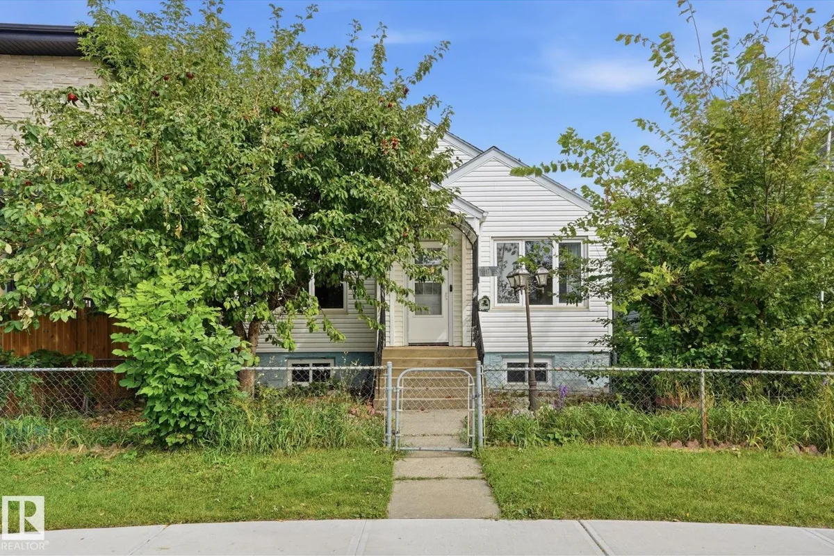 10917 96 ST NW exterior