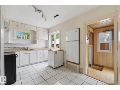 10917 96 ST NW photo 11