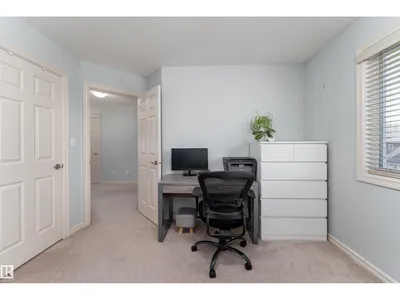 6736 19 AV SW photo 37