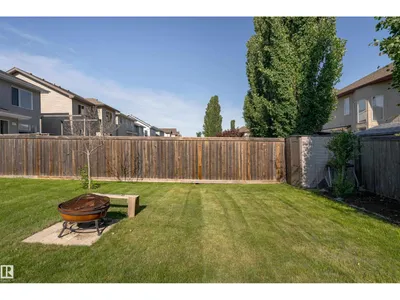 6736 19 AV SW photo 46