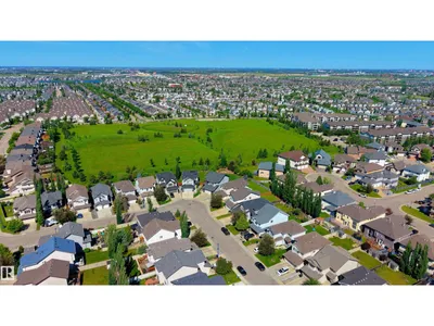 6736 19 AV SW photo 54