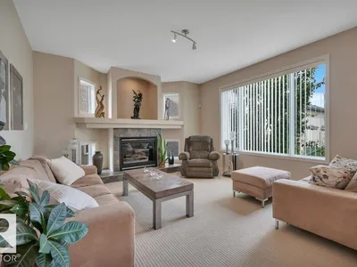 739 HALIBURTON CR NW photo 9