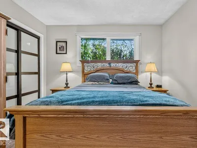 11131 35A AV NW photo 22