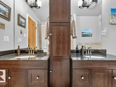 11131 35A AV NW photo 24