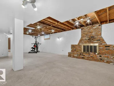 11131 35A AV NW photo 27