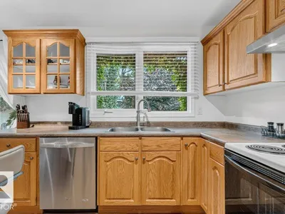 11131 35A AV NW photo 15