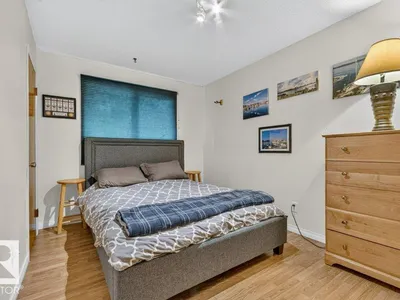 11131 35A AV NW photo 21