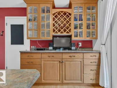 11131 35A AV NW photo 17