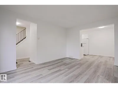 238 PRIMROSE GARDENS GD NW photo 13