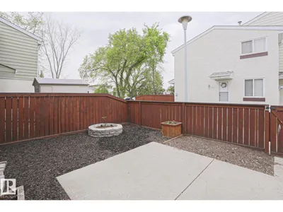 238 PRIMROSE GARDENS GD NW photo 32