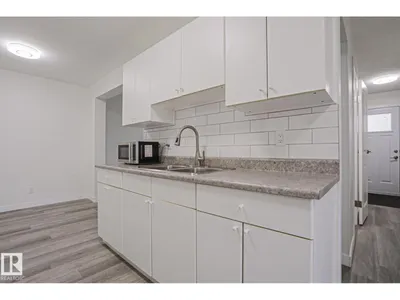 238 PRIMROSE GARDENS GD NW photo 9
