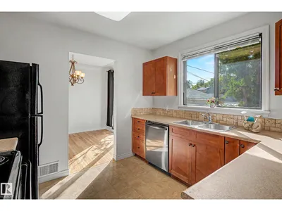 10830 138 ST NW photo 12