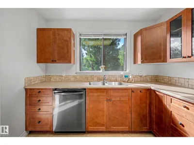 10830 138 ST NW photo 13