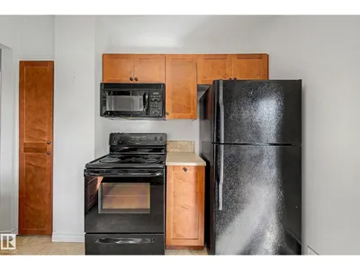 10830 138 ST NW photo 14