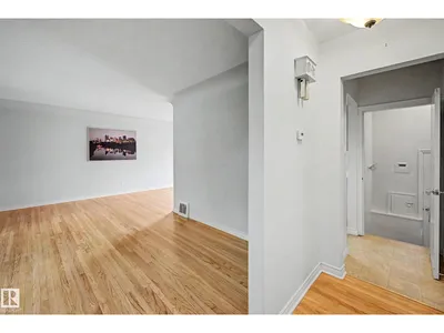 10830 138 ST NW photo 4