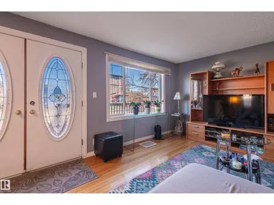 10532 157 ST NW photo 14