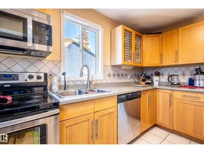 10532 157 ST NW photo 19