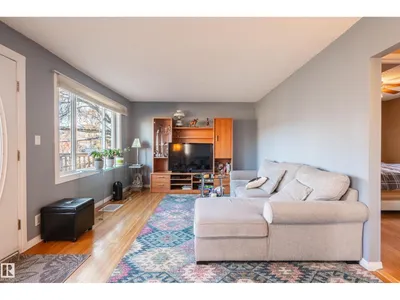 10532 157 ST NW photo 10