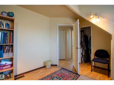 10532 157 ST NW photo 25