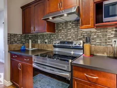 11612 17 AV SW photo 10