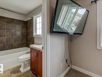 11612 17 AV SW photo 35
