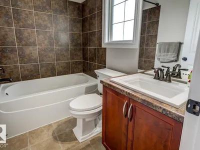 11612 17 AV SW photo 39