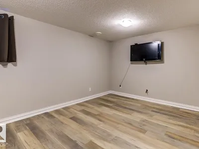11612 17 AV SW photo 49
