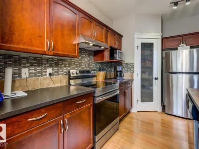 11612 17 AV SW photo 8
