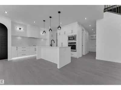 266 Falcon Crescent photo 12
