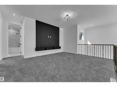 266 Falcon Crescent photo 23