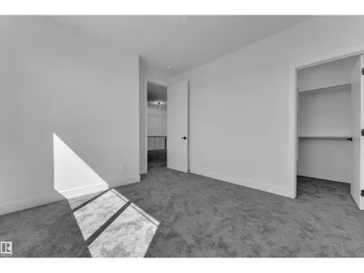 266 Falcon Crescent photo 27