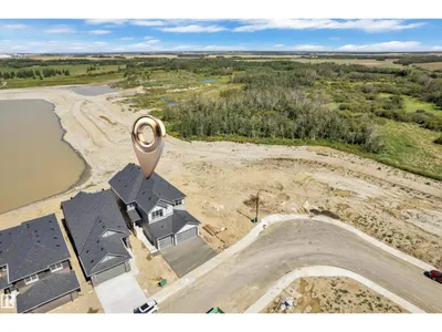 266 Falcon Crescent photo 4