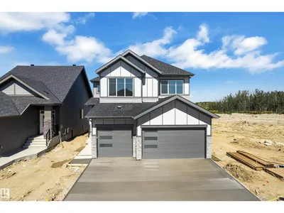 266 Falcon Crescent photo 5