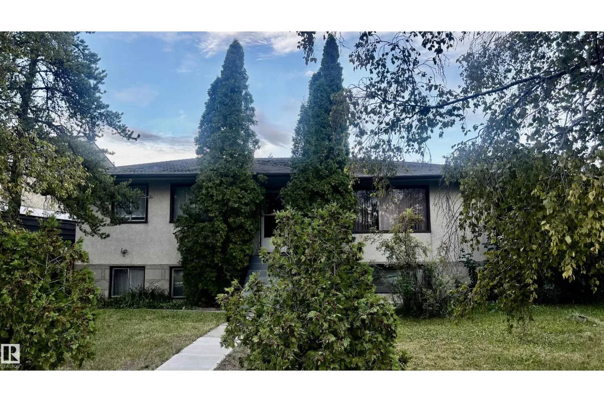 12721/12723 91 ST NW exterior