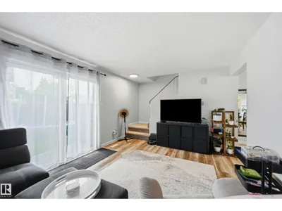 5677 137 AV NW photo 11