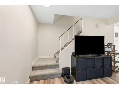 5677 137 AV NW photo 13