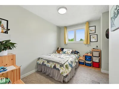 5677 137 AV NW photo 17