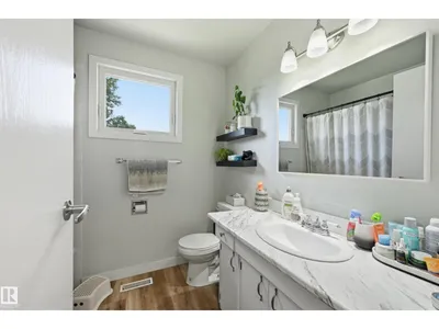 5677 137 AV NW photo 19