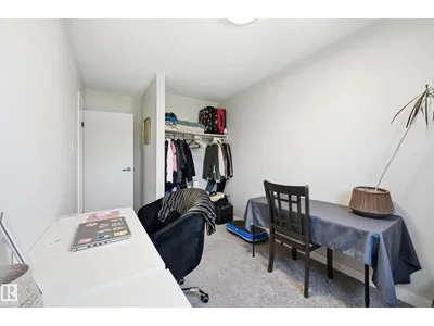 5677 137 AV NW photo 22