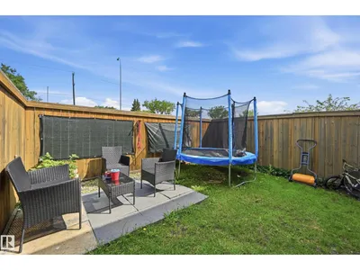 5677 137 AV NW photo 24