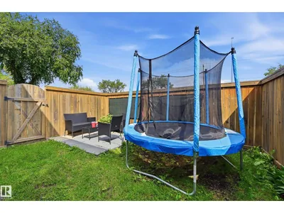 5677 137 AV NW photo 31