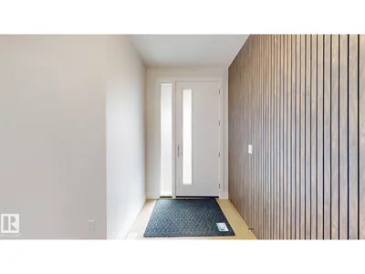 4608 17 AV SW photo 4