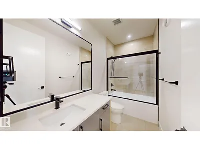 4608 17 AV SW photo 31