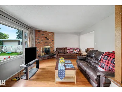 23 MONTCALM CR photo 4